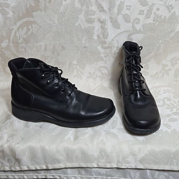 L.L. Bean Vintage Black Leather Grandma Lace up Boots - Picture 2 of 8